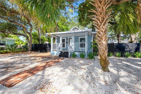 House in Saint Petersburg, Florida 3 bedrooms, 80.64 sq.m. № 2227796