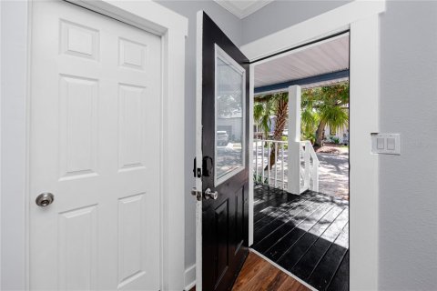 House in Saint Petersburg, Florida 3 bedrooms, 80.64 sq.m. № 2227796 - photo 11