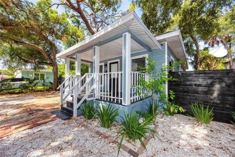 House in Saint Petersburg, Florida 3 bedrooms, 80.64 sq.m. № 2227796 - photo 7