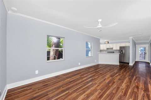 House in Saint Petersburg, Florida 3 bedrooms, 80.64 sq.m. № 2227796 - photo 14