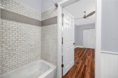 House in Saint Petersburg, Florida 3 bedrooms, 80.64 sq.m. № 2227796 - photo 24