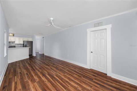 House in Saint Petersburg, Florida 3 bedrooms, 80.64 sq.m. № 2227796 - photo 12