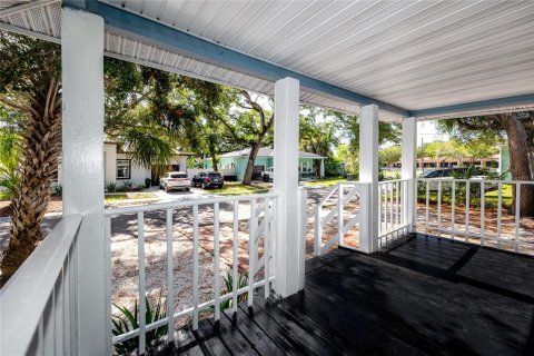 House in Saint Petersburg, Florida 3 bedrooms, 80.64 sq.m. № 2227796 - photo 4