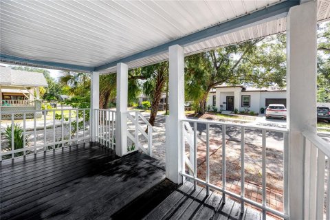 House in Saint Petersburg, Florida 3 bedrooms, 80.64 sq.m. № 2227796 - photo 9