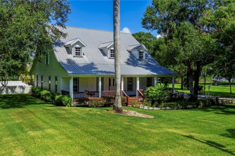 House in LaBelle, Florida 4 bedrooms, 283.26 sq.m. № 1872293 - photo 1