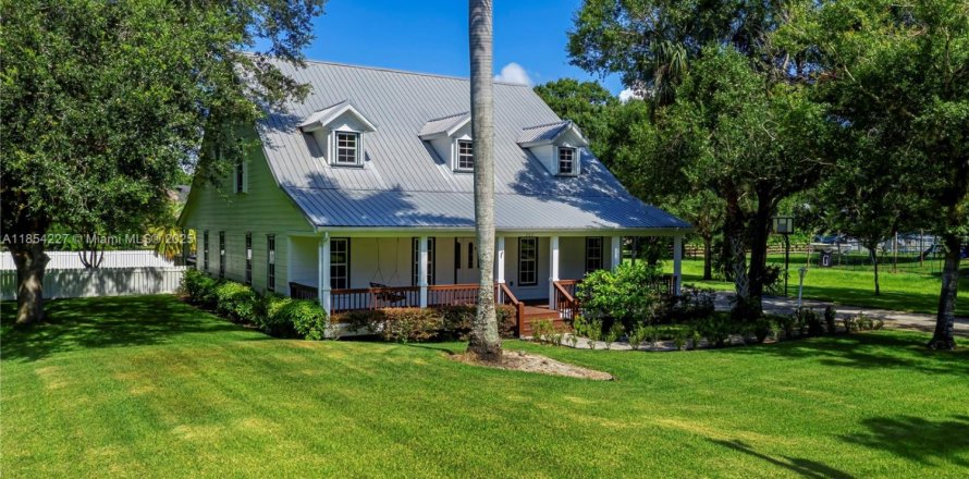 House in LaBelle, Florida 4 bedrooms, 283.26 sq.m. № 1872293