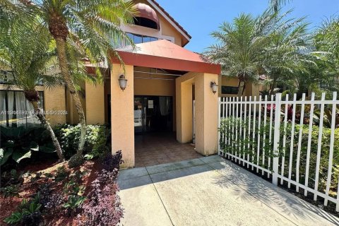 Condo in Miami, Florida, 1 bedroom  № 2001390 - photo 2