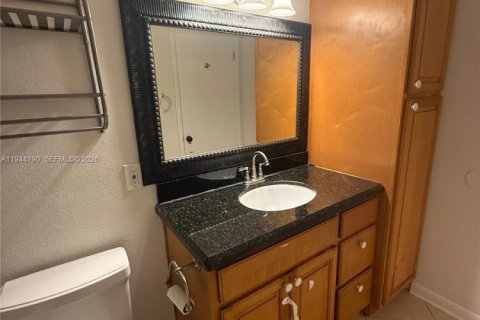 Condo in Miami, Florida, 1 bedroom  № 2001390 - photo 17