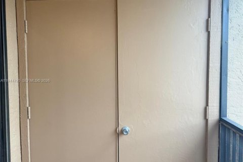 Condo in Miami, Florida, 1 bedroom  № 2001390 - photo 21