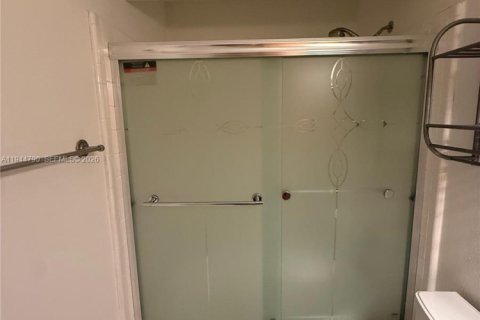 Condo in Miami, Florida, 1 bedroom  № 2001390 - photo 15