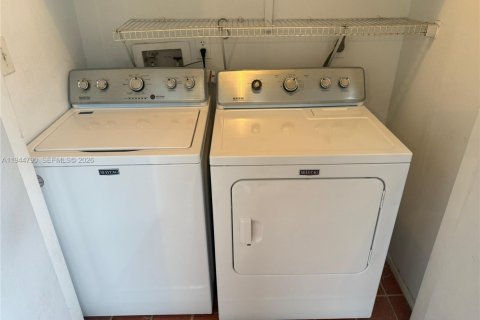 Condo in Miami, Florida, 1 bedroom  № 2001390 - photo 23