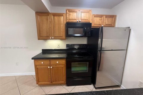 Condo in Miami, Florida, 1 bedroom  № 2001390 - photo 12