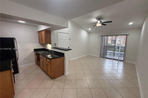 Condo in Miami, Florida, 1 bedroom  № 2001390 - photo 9