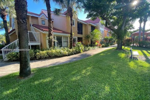 Condo in Miami, Florida, 1 bedroom  № 2001390 - photo 5