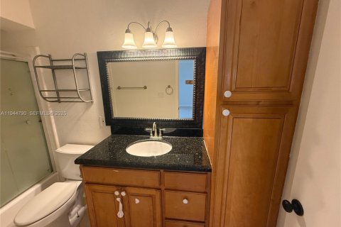 Condo in Miami, Florida, 1 bedroom  № 2001390 - photo 14