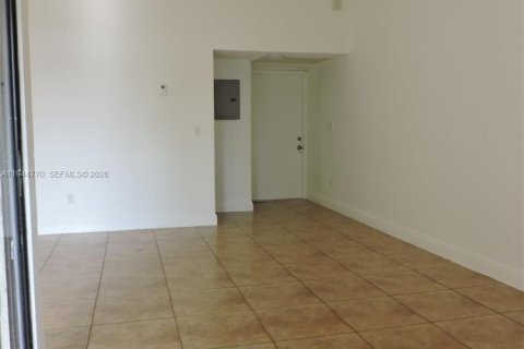 Condo in Homestead, Florida, 1 bedroom  № 2001381 - photo 4