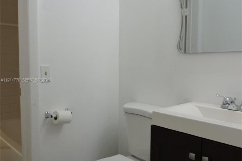 Condo in Homestead, Florida, 1 bedroom  № 2001381 - photo 7