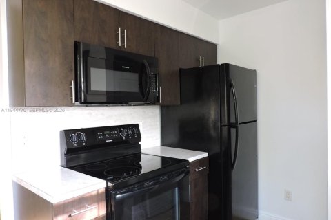 Condo in Homestead, Florida, 1 bedroom  № 2001381 - photo 5