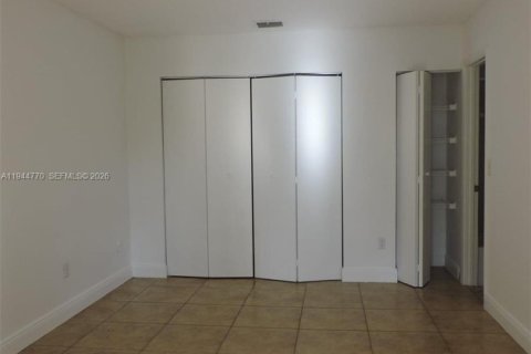 Condo in Homestead, Florida, 1 bedroom  № 2001381 - photo 8