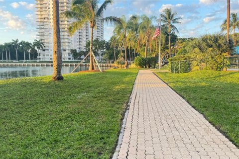 Снять в аренду кондоминиум в Авентура, Флорида 2 спальни, 102.56м2, № 1969911 - фото 25