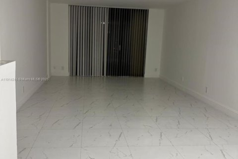 Copropriété à louer à Aventura, Floride: 2 chambres, 102.56 m2 № 1969911 - photo 1