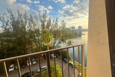 Copropriété à louer à Aventura, Floride: 2 chambres, 102.56 m2 № 1969911 - photo 22