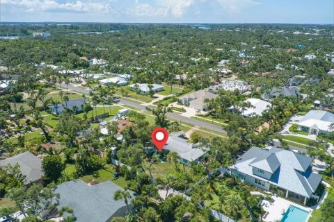House in Vero Beach, Florida 2 bedrooms, 186.18 sq.m. № 1917003 - photo 8