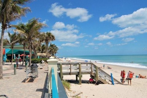 House in Vero Beach, Florida 2 bedrooms, 186.18 sq.m. № 1917003 - photo 11