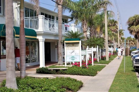 House in Vero Beach, Florida 2 bedrooms, 186.18 sq.m. № 1917003 - photo 9