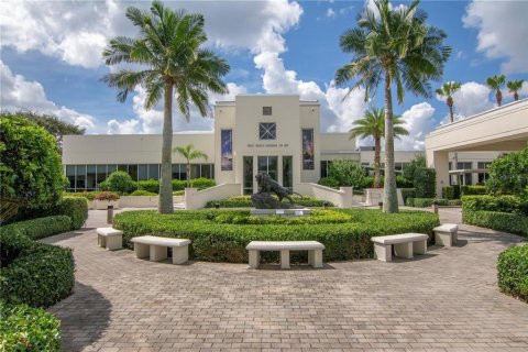 House in Vero Beach, Florida 2 bedrooms, 186.18 sq.m. № 1917003 - photo 14