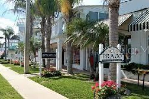 House in Vero Beach, Florida 2 bedrooms, 186.18 sq.m. № 1917003 - photo 10