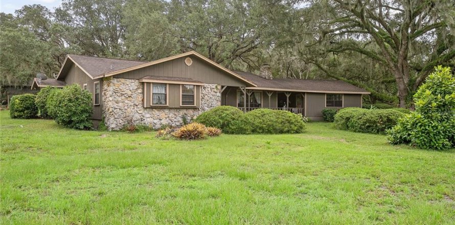 House in DeLand, Florida 3 bedrooms, 176.89 sq.m. № 1839813