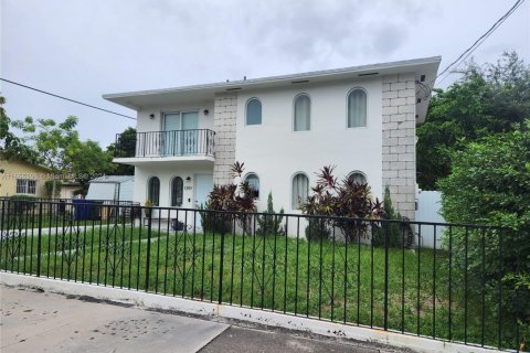 House in Miami, Florida 3 bedrooms, 138.61 sq.m. № 1761585 - photo 1