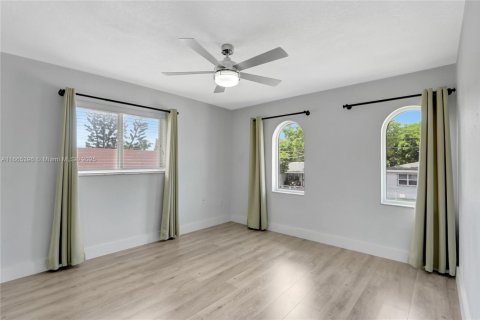House in Miami, Florida 3 bedrooms, 138.61 sq.m. № 1761585 - photo 8