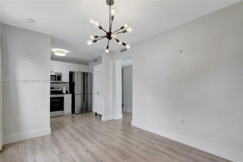 House in Miami, Florida 3 bedrooms, 138.61 sq.m. № 1761585 - photo 19