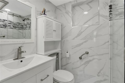 House in Miami, Florida 3 bedrooms, 138.61 sq.m. № 1761585 - photo 16