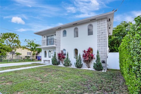 House in Miami, Florida 3 bedrooms, 138.61 sq.m. № 1761585 - photo 3