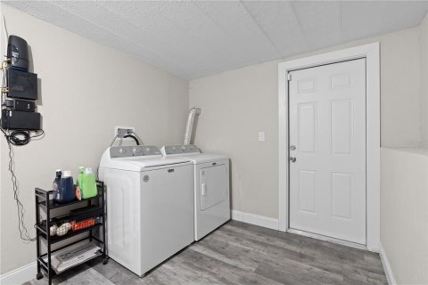 House in Holiday, Florida 4 bedrooms, 141.21 sq.m. № 1853613 - photo 22