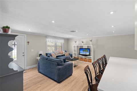 House in Holiday, Florida 4 bedrooms, 141.21 sq.m. № 1853613 - photo 7