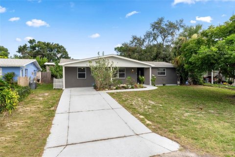 House in Holiday, Florida 4 bedrooms, 141.21 sq.m. № 1853613 - photo 2