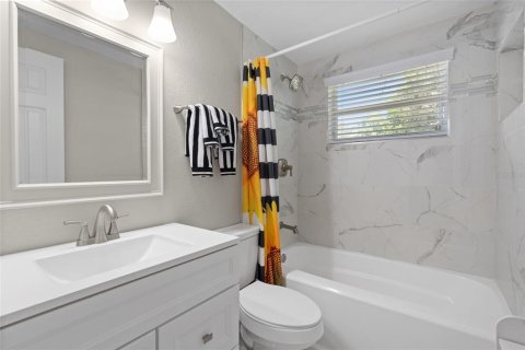 House in Holiday, Florida 4 bedrooms, 141.21 sq.m. № 1853613 - photo 20