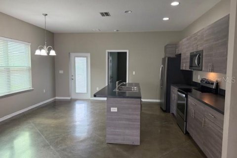 House in Winter Haven, Florida 3 bedrooms, 139.35 sq.m. № 1840014 - photo 11