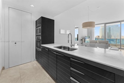 Condo in Miami, Florida, 2 bedrooms № 2082355 - photo 6
