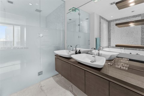 Condo in Miami, Florida, 2 bedrooms № 2082355 - photo 22