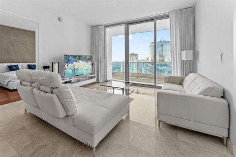 Condo in Miami, Florida, 2 bedrooms № 2082355 - photo 2