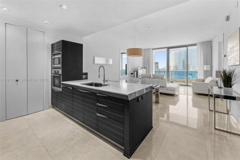 Condo in Miami, Florida, 2 bedrooms  № 2082355
