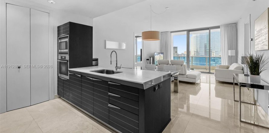 Condo in Miami, Florida, 2 bedrooms № 2082355
