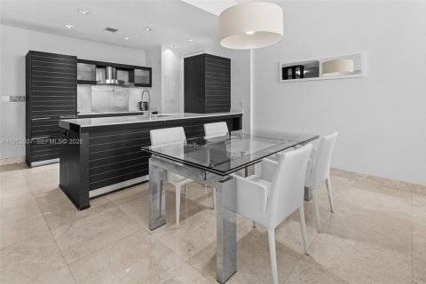Condo in Miami, Florida, 2 bedrooms № 2082355 - photo 5