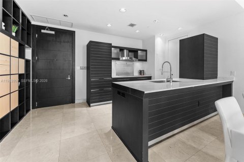Condo in Miami, Florida, 2 bedrooms № 2082355 - photo 4