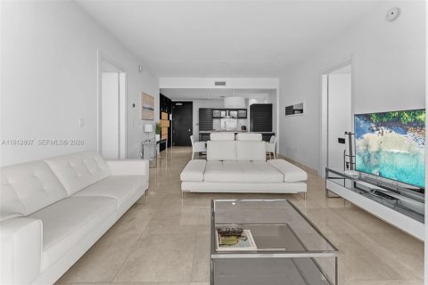 Condo in Miami, Florida, 2 bedrooms № 2082355 - photo 11